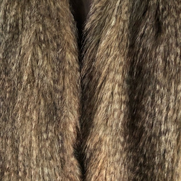 Faux Fur Vest - Picture 7 of 8